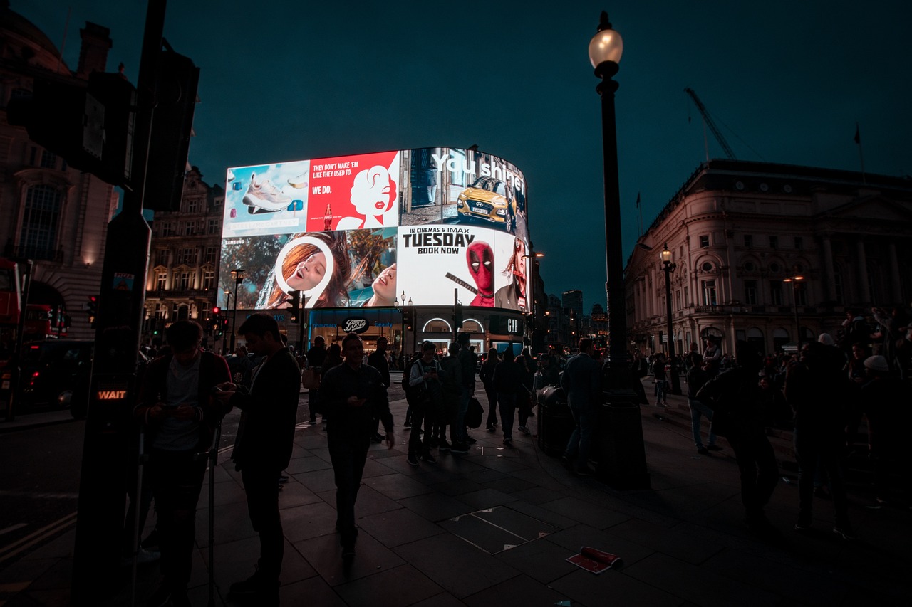 paid-advertising-strategy-2025